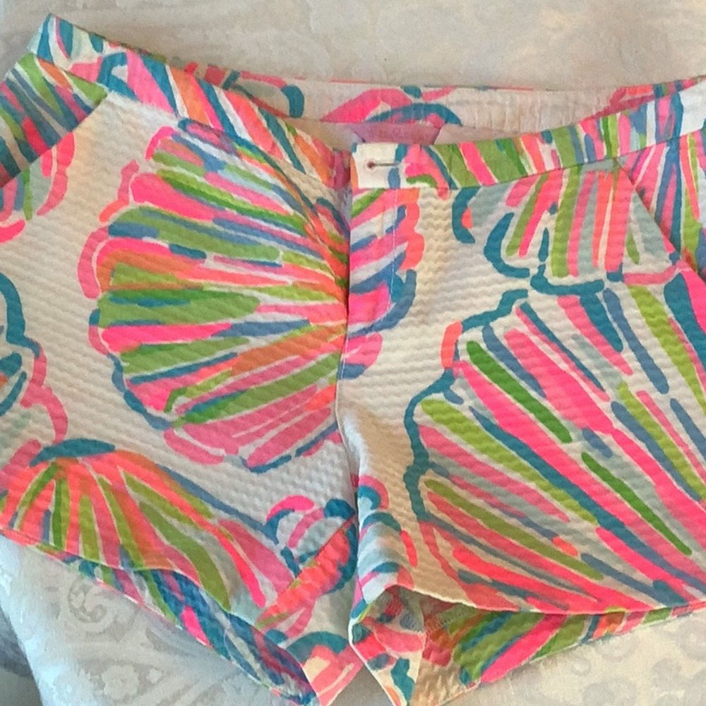 Lilly Pulitzer shorts… Very good condition… Size 4… 100% cotton